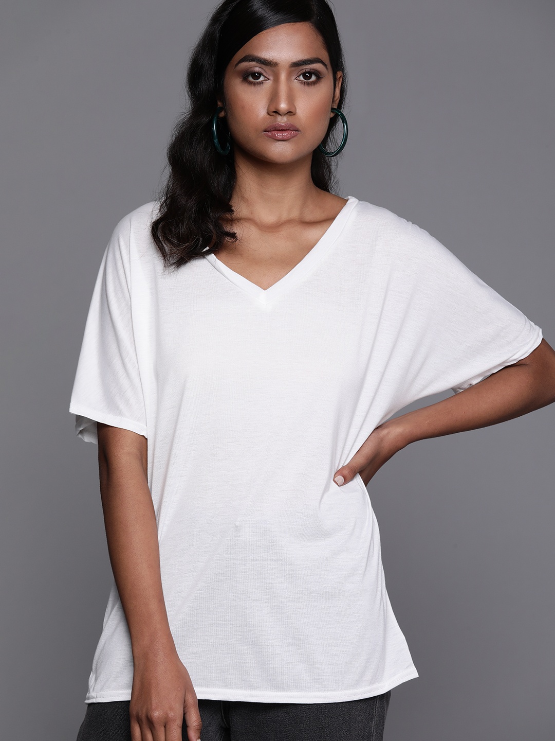 

JC Mode White Solid Extended Sleeves Top