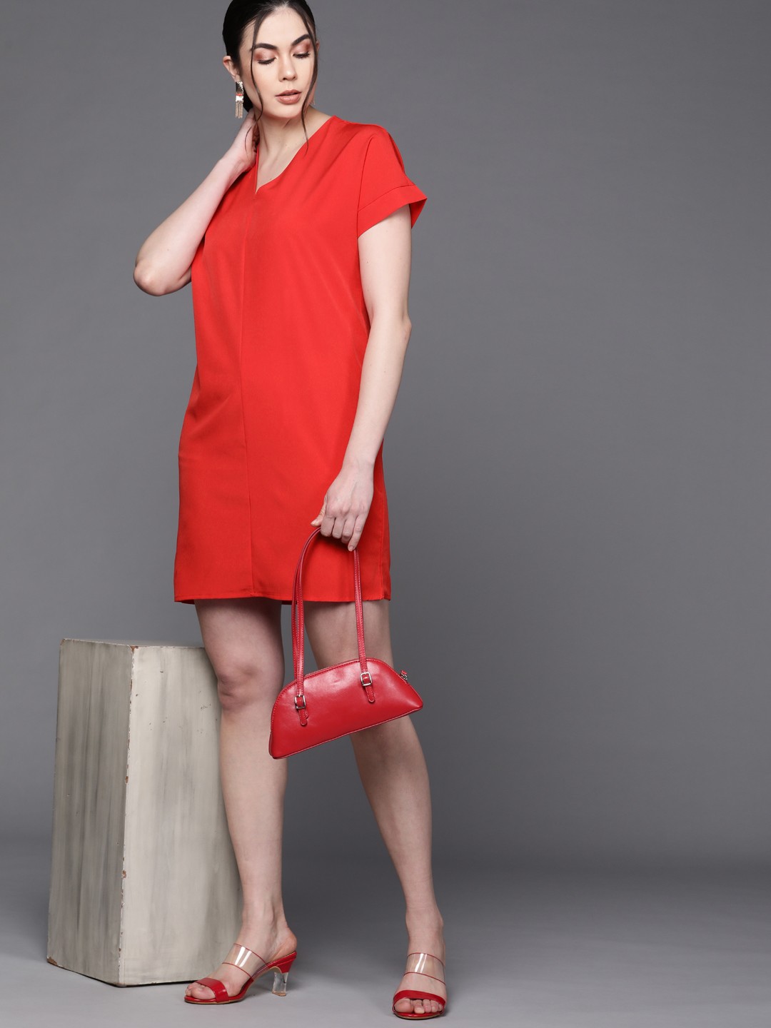 

JC Mode Red V-Neck Solid Sheath Dress