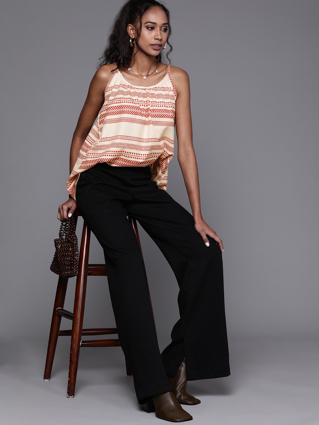 

JC Mode Beige & Rust Red Geometric Print Top