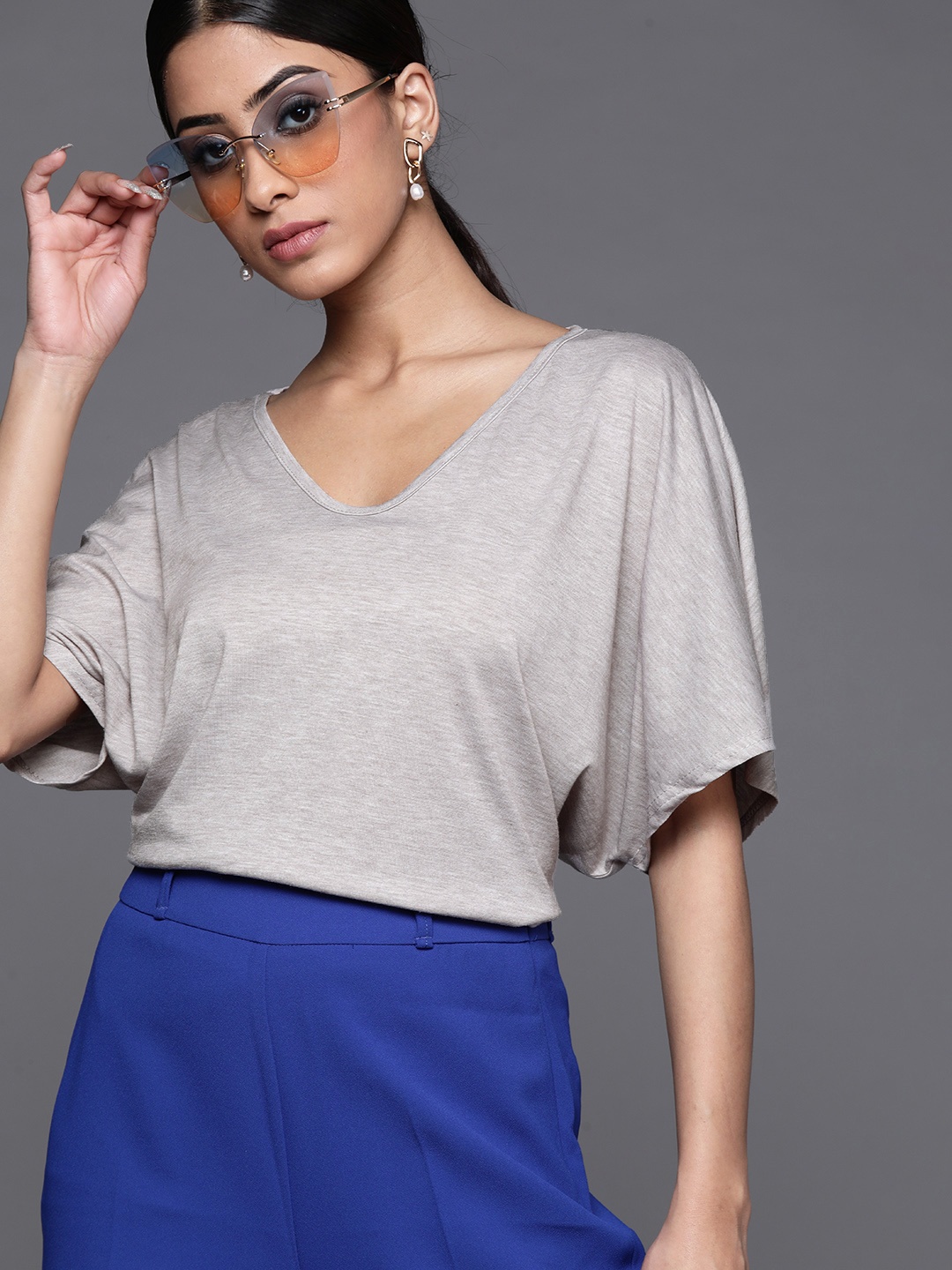 

JC Mode Women Grey Melange Solid V-Neck Extended Sleeves T-shirt