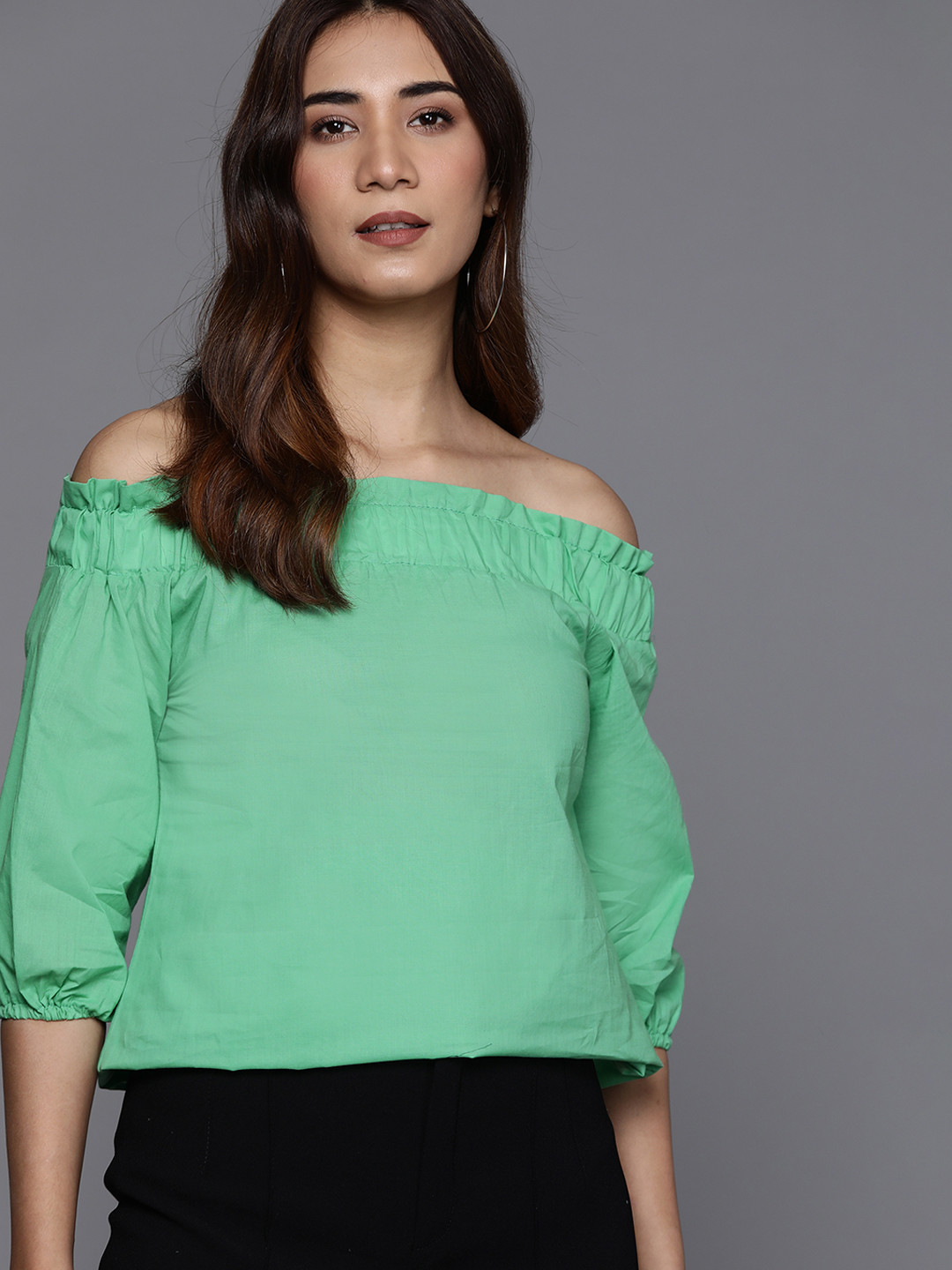 

JC Mode Green Solid Off-Shoulder Top