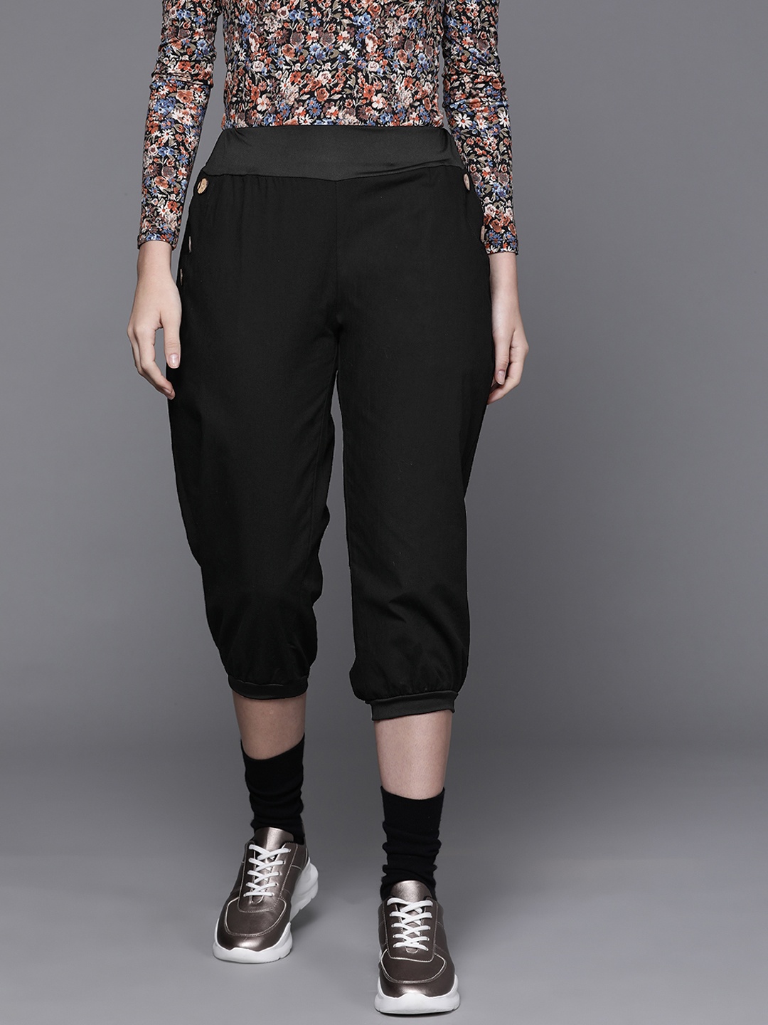 

JC Mode Women Black Solid Capris