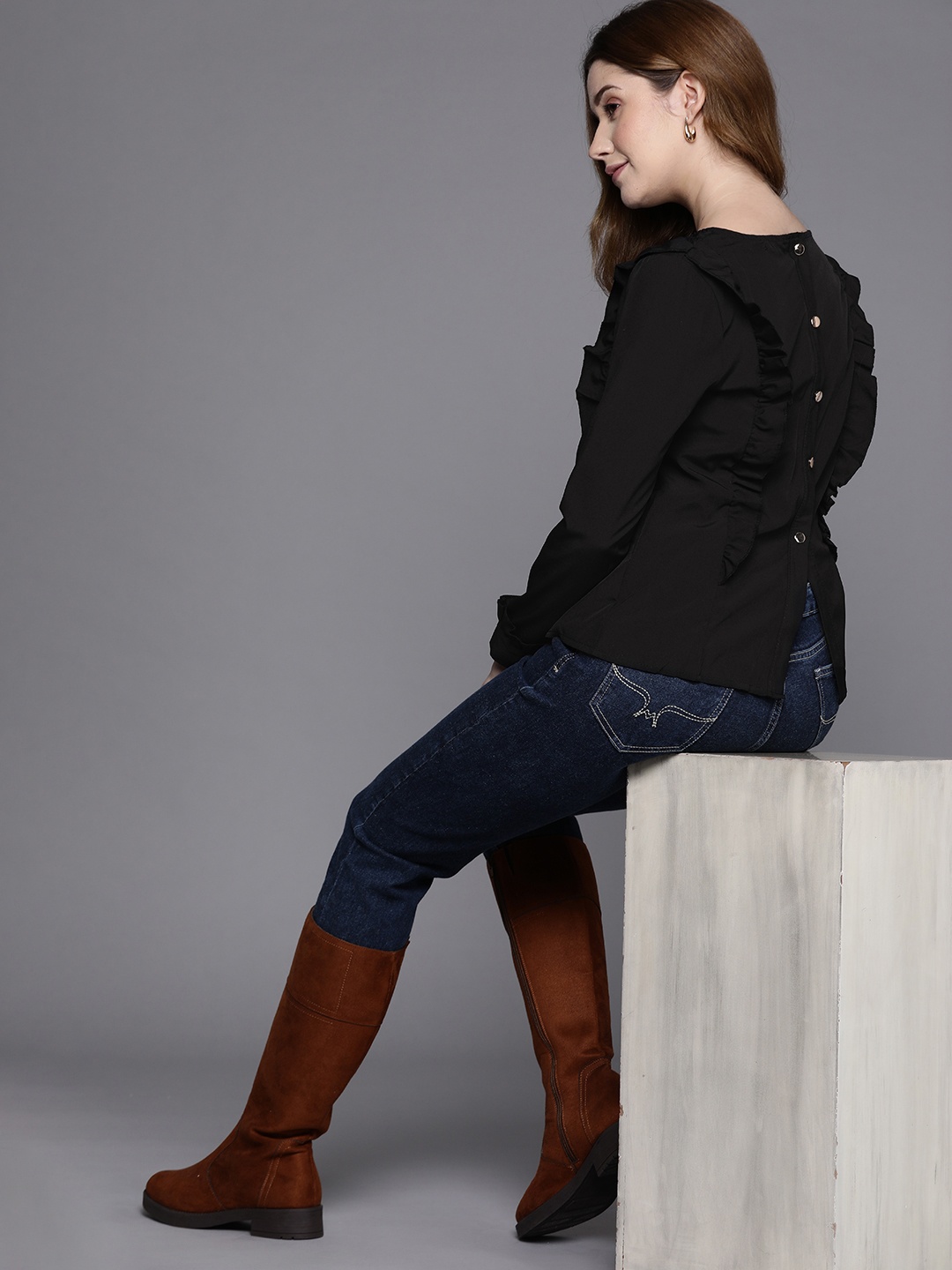

JC Mode Black Solid Ruffles Detail Top
