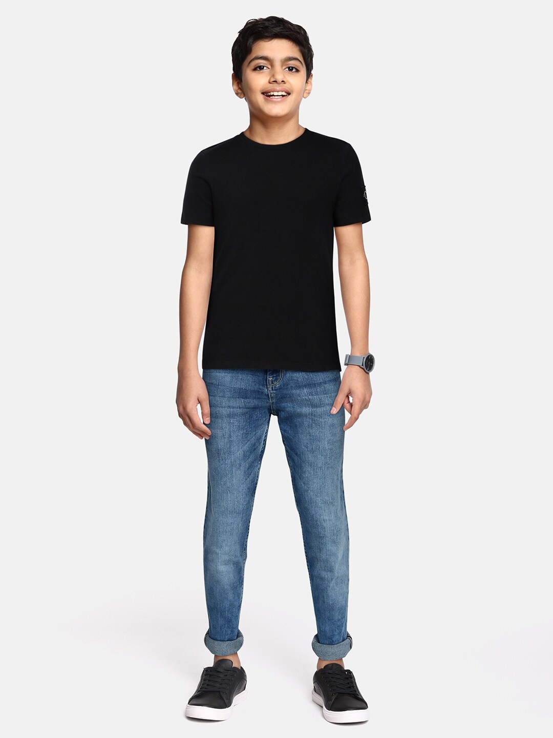 

Calvin Klein Jeans Boys Black Solid T-shirt
