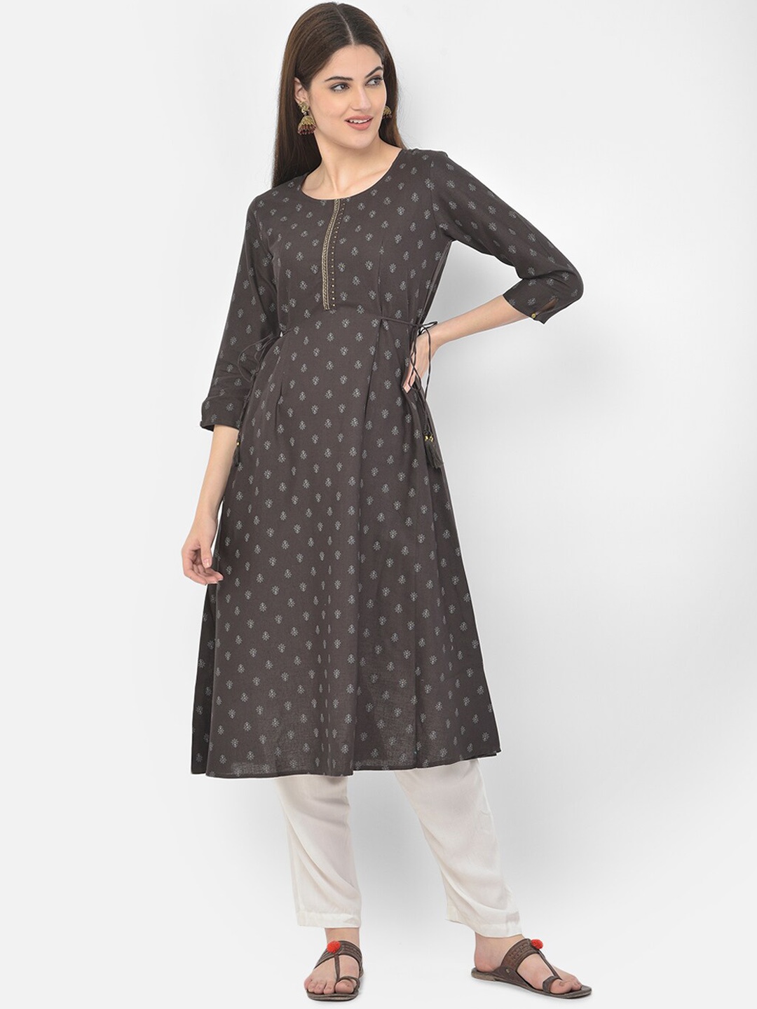 

Span Women Grey Geometric Thread Work Kurta