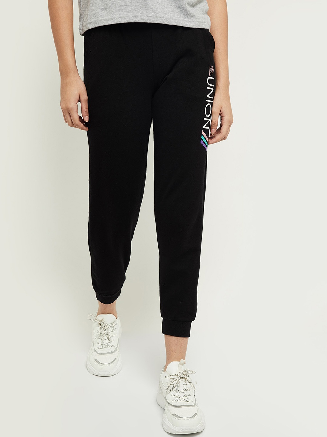 

max Women Black Solid Pure Cotton Joggers