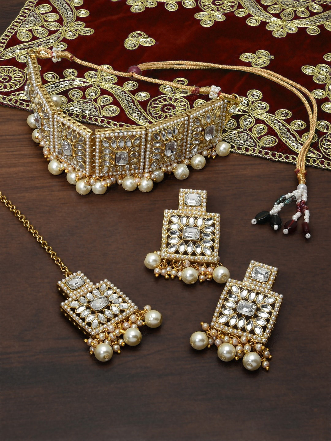 

Zaveri Pearls Gold-Plated Kundan-Studded & Pearl Beaded Jewelry Set