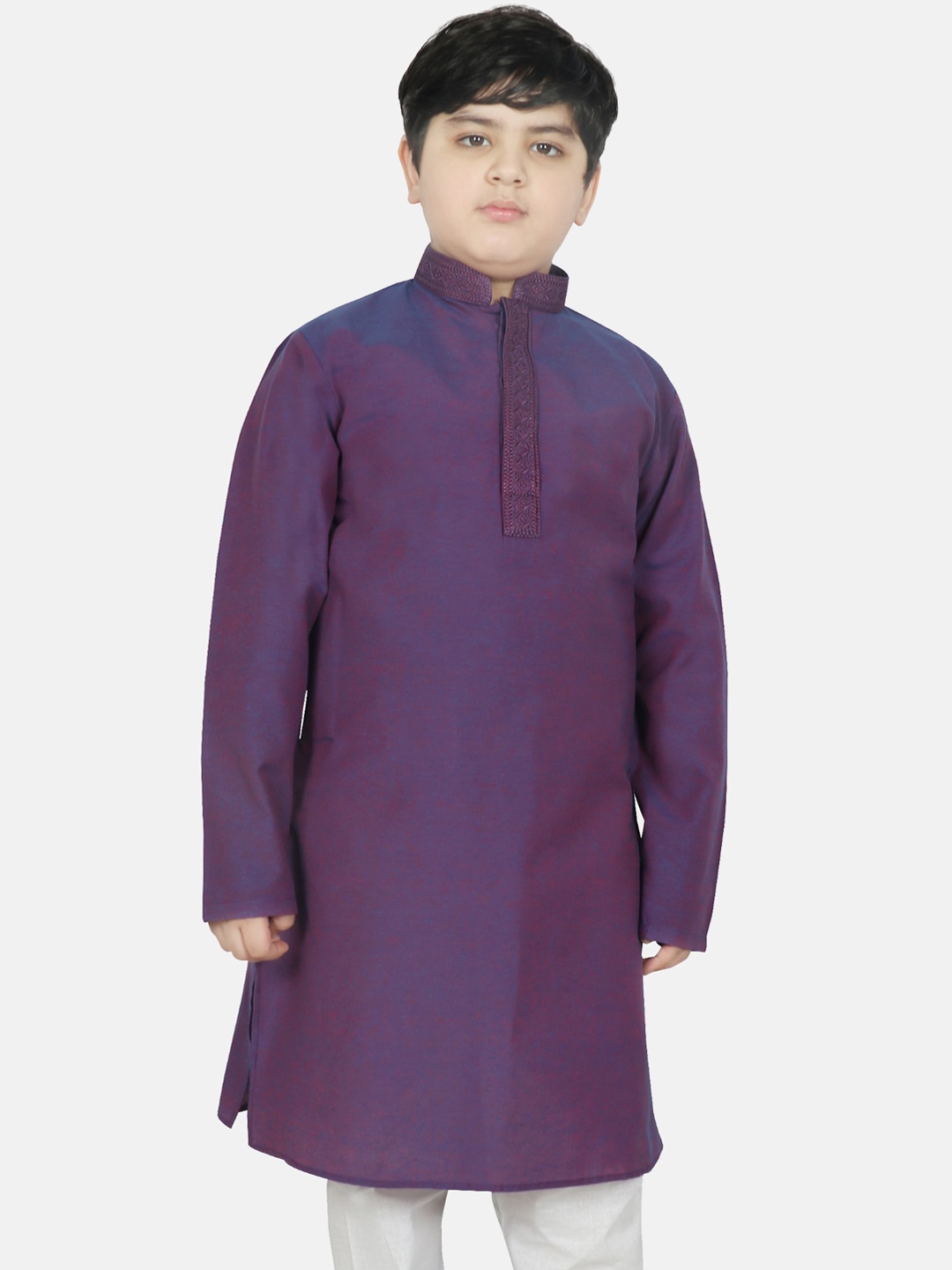 

SG YUVRAJ Boys Purple Kurta With Embroidered Neck Detail