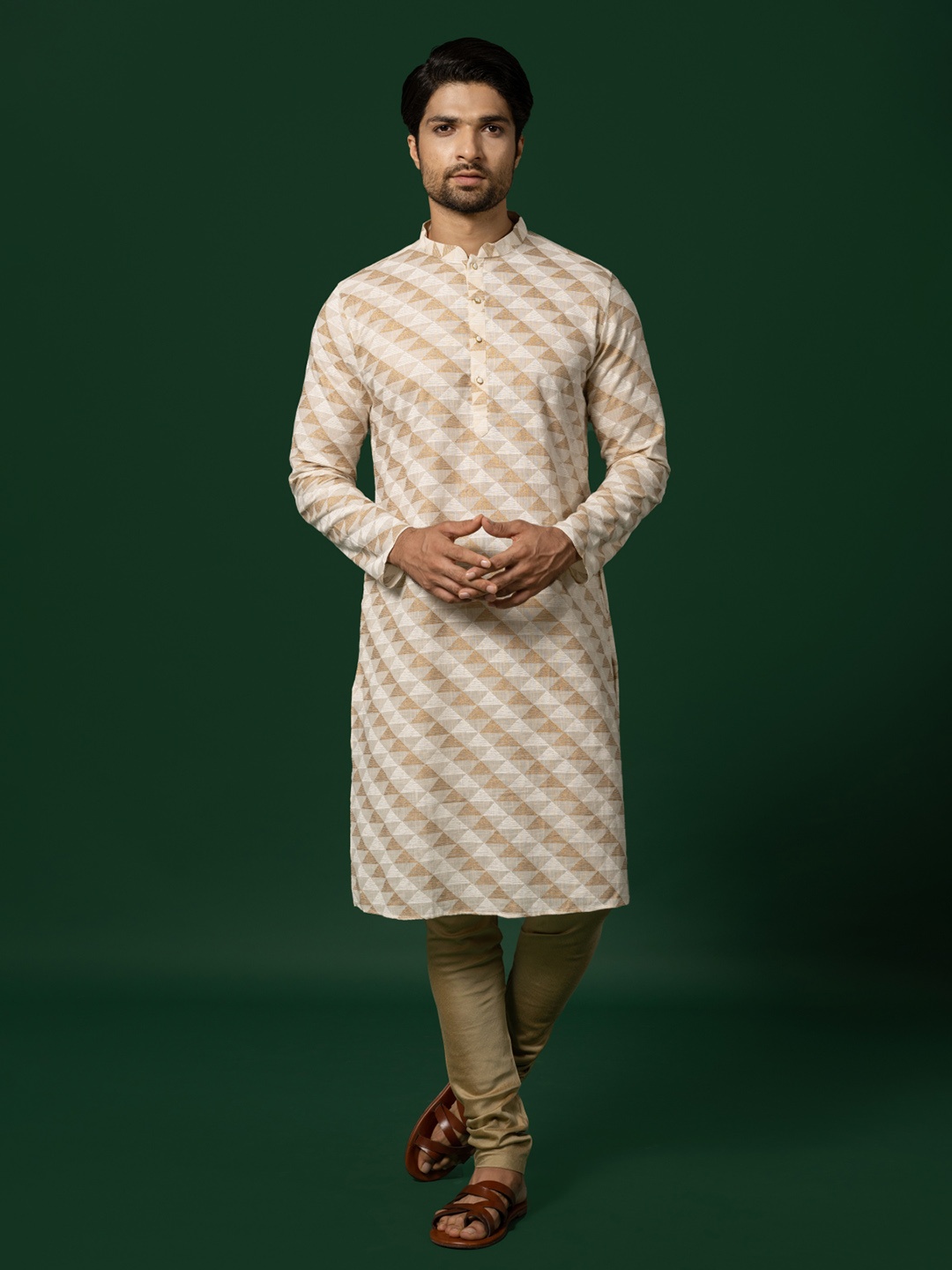 

KISAH Men Geometric Foil Printed Kurta with Pyjamas, White
