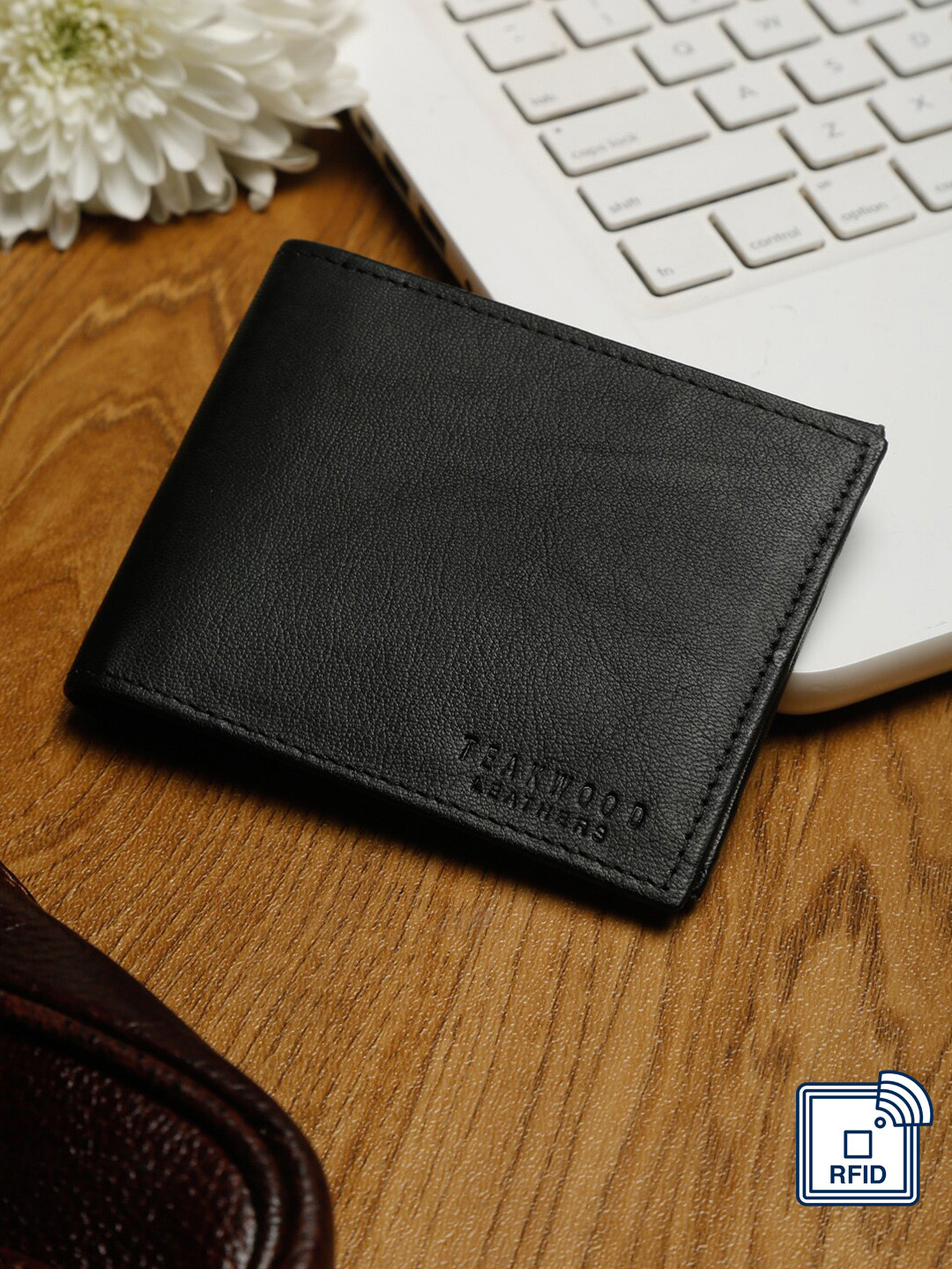 

Teakwood Leathers Men Black Leather Card Holder