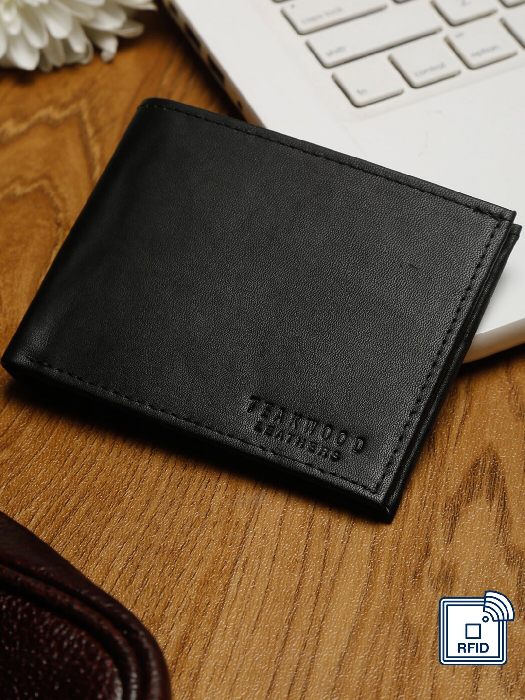 

Teakwood Leathers Men Black Leather Two Fold Wallet