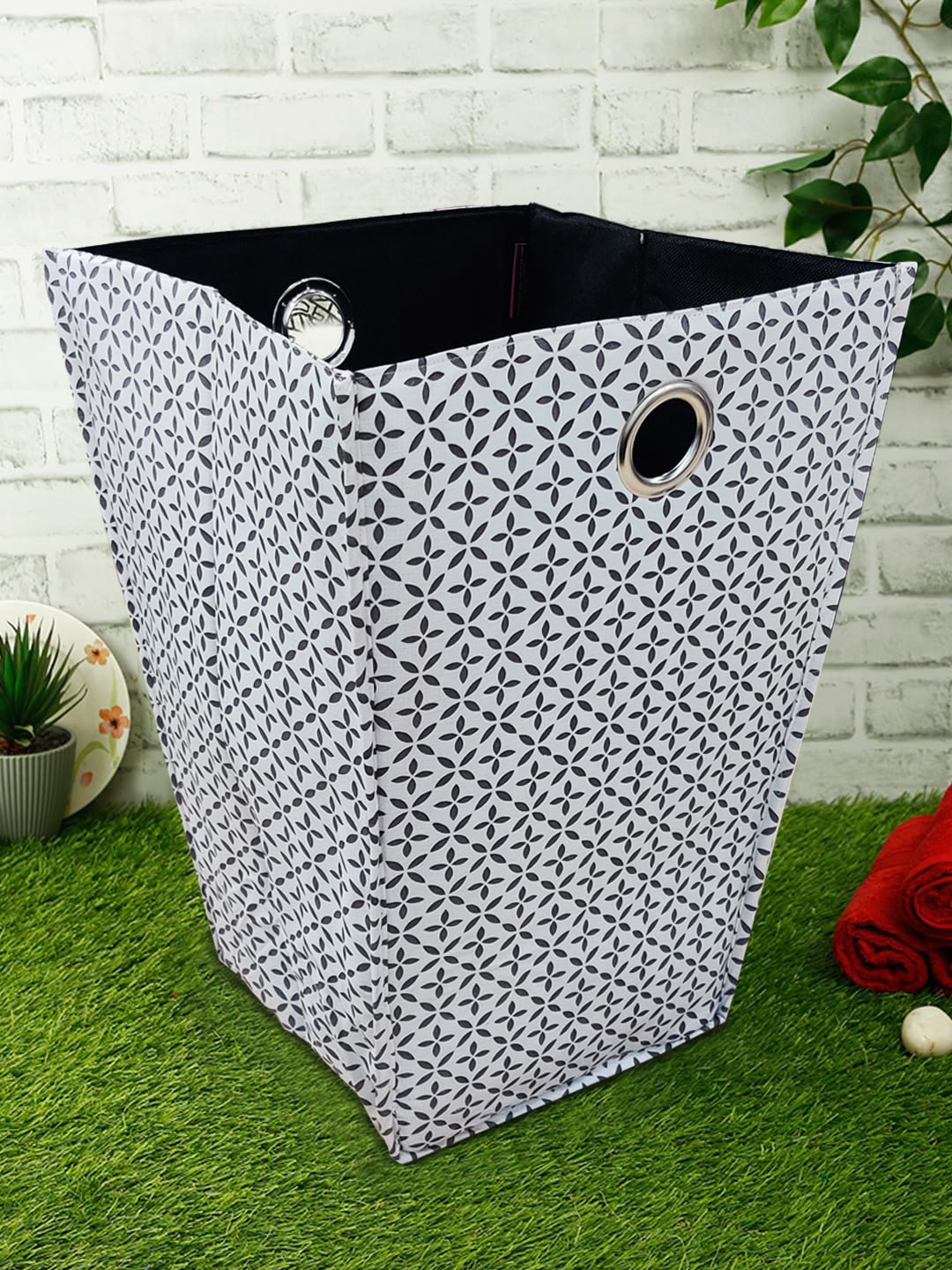 

BIANCA White & Black Printed Foldable Fabric Laundry Bag