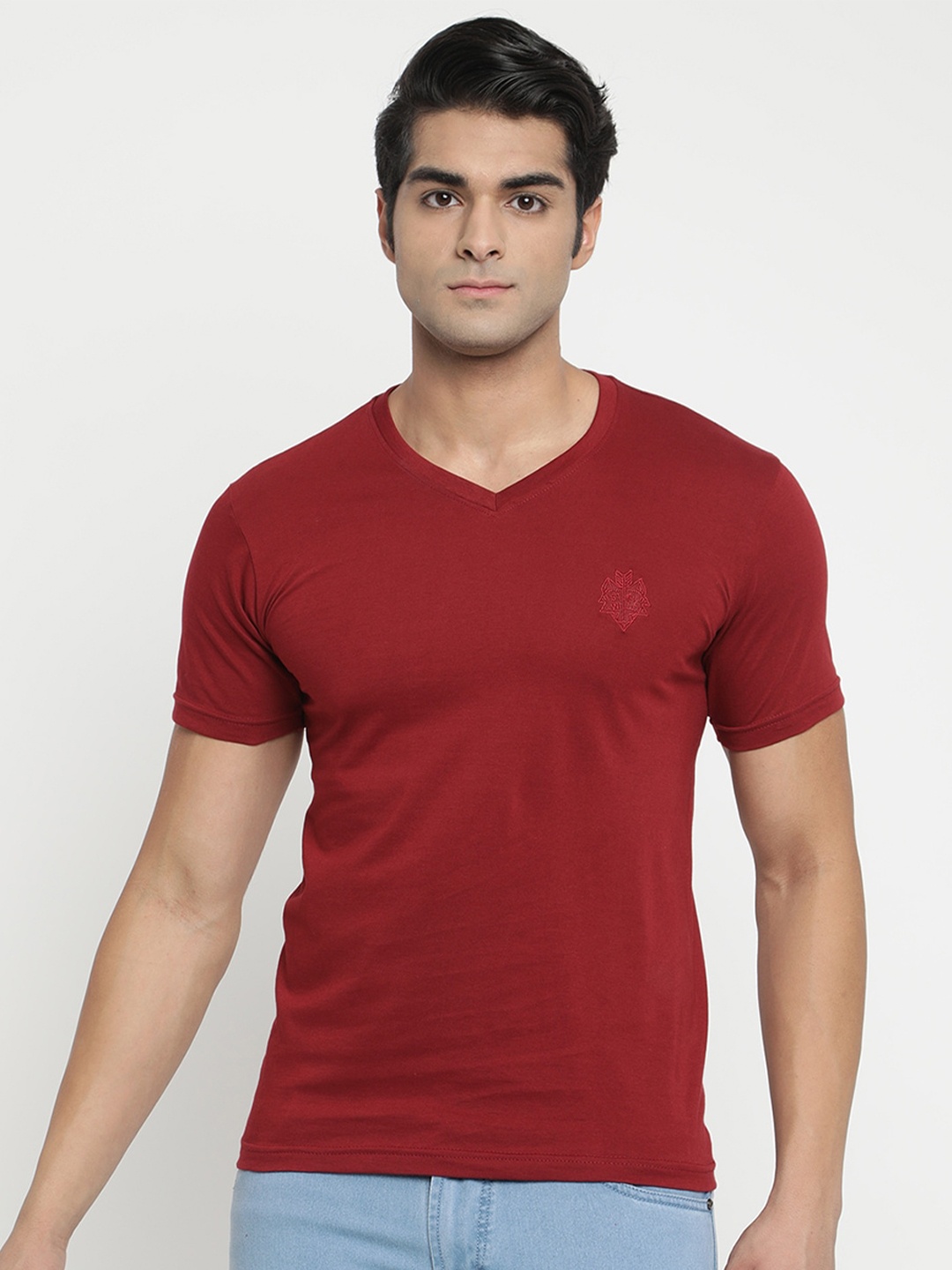 

V2 Value & Variety Men Maroon V-Neck Pure Cotton Applique T-shirt