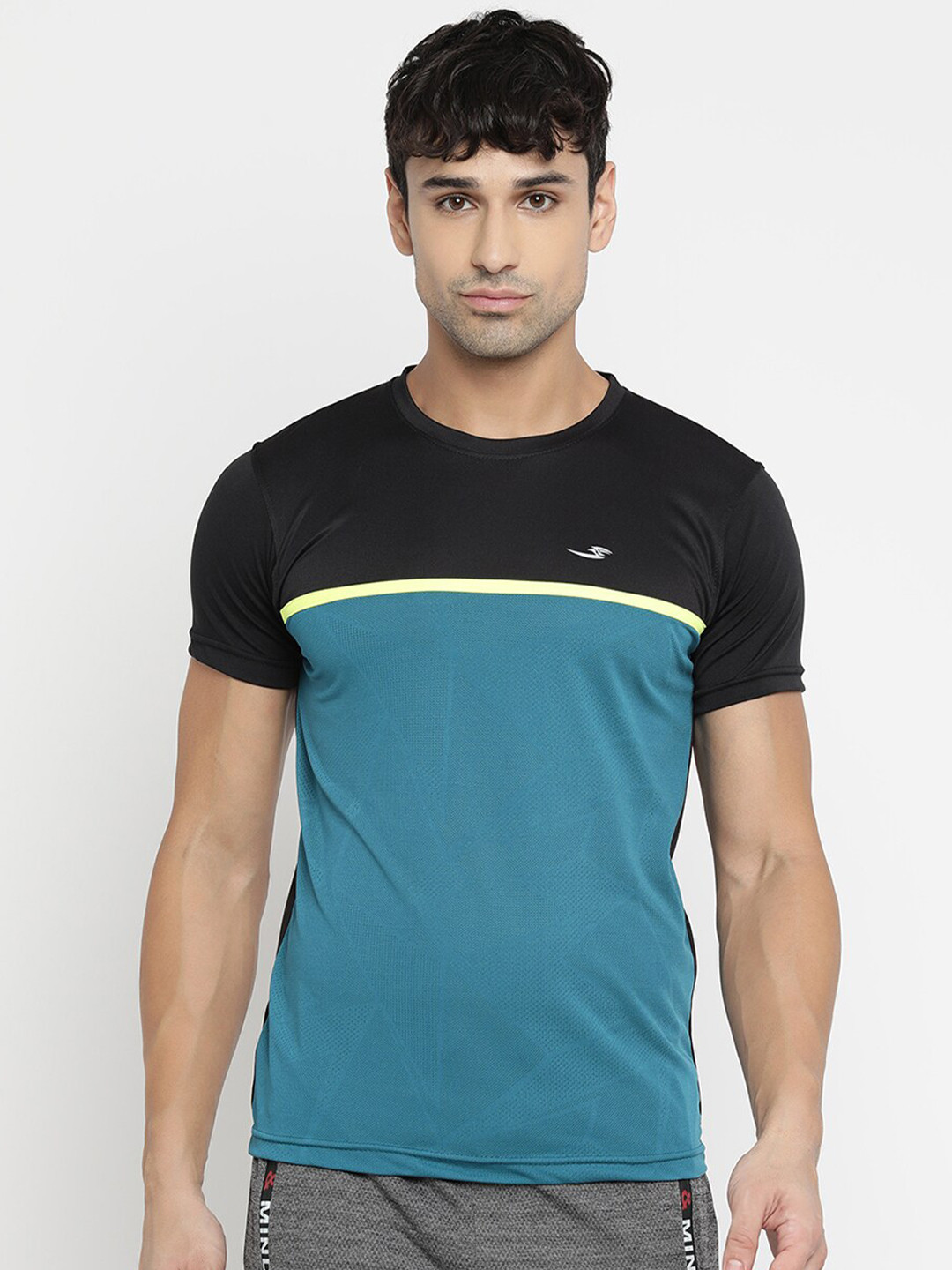 

V2 Value & Variety Men Black Colourblocked T-shirt