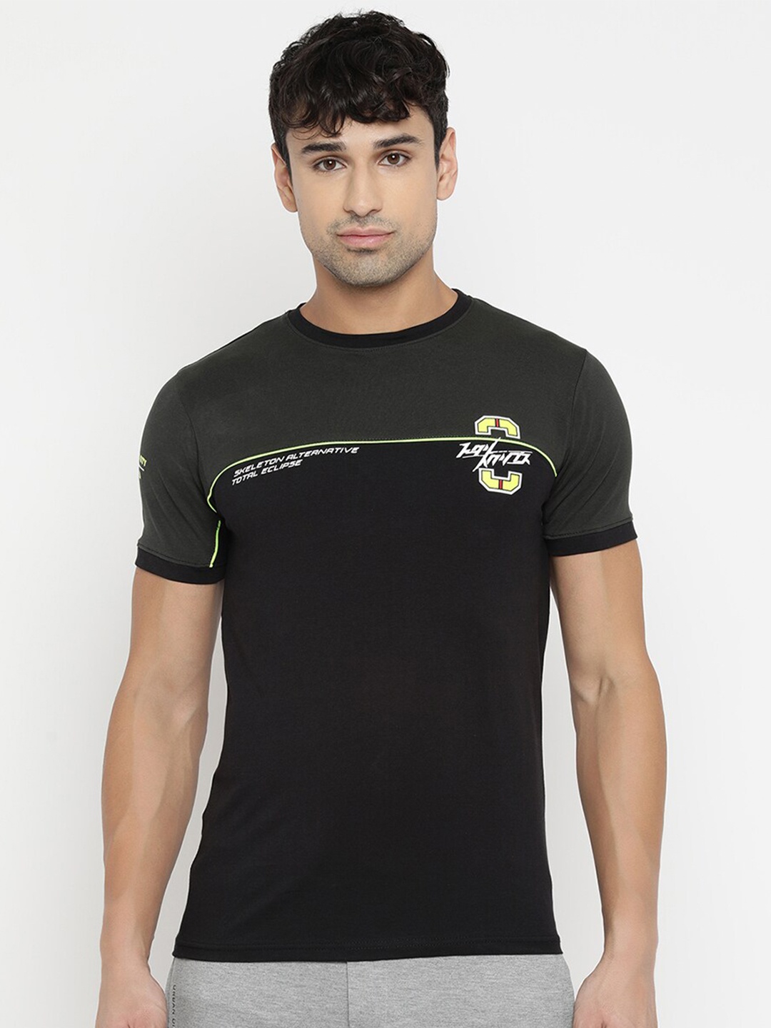 

V2 Value & Variety Men Black Printed Pure Cotton T-shirt