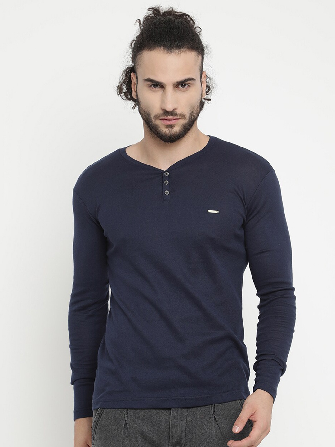 

V2 Value & Variety Men Navy Blue Solid Henley Neck T-shirt