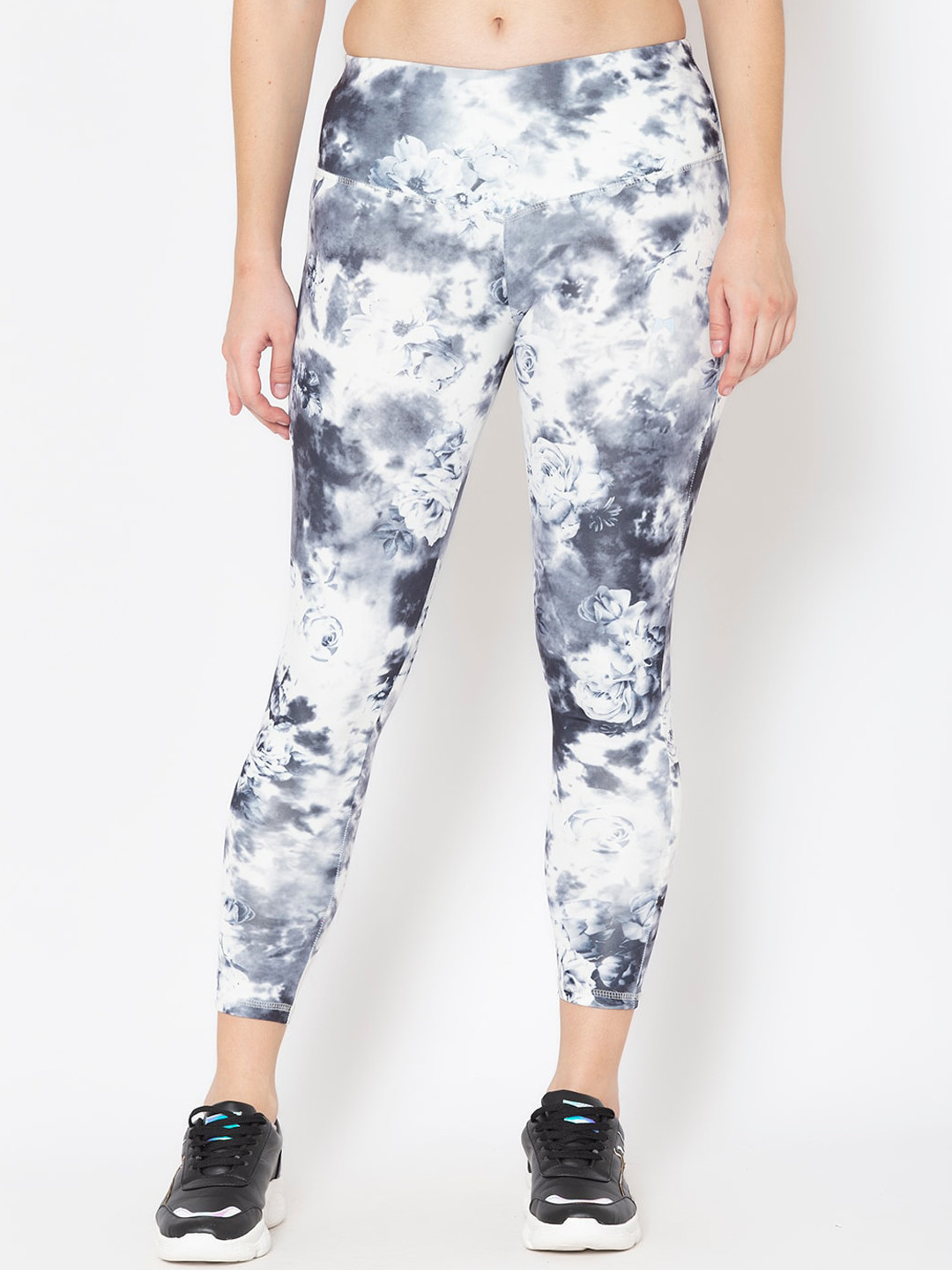 

MUSCLE TORQUE Women Black & White Printed Skinny-Fit Ankle Length Tights