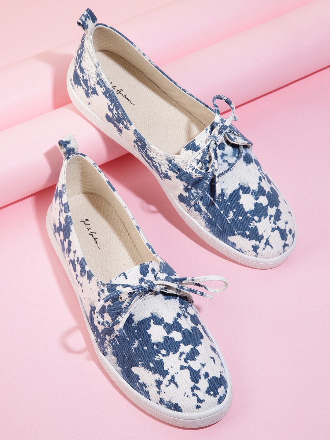 

Mast & Harbour Women White & Navy Blue Dyed Sneakers