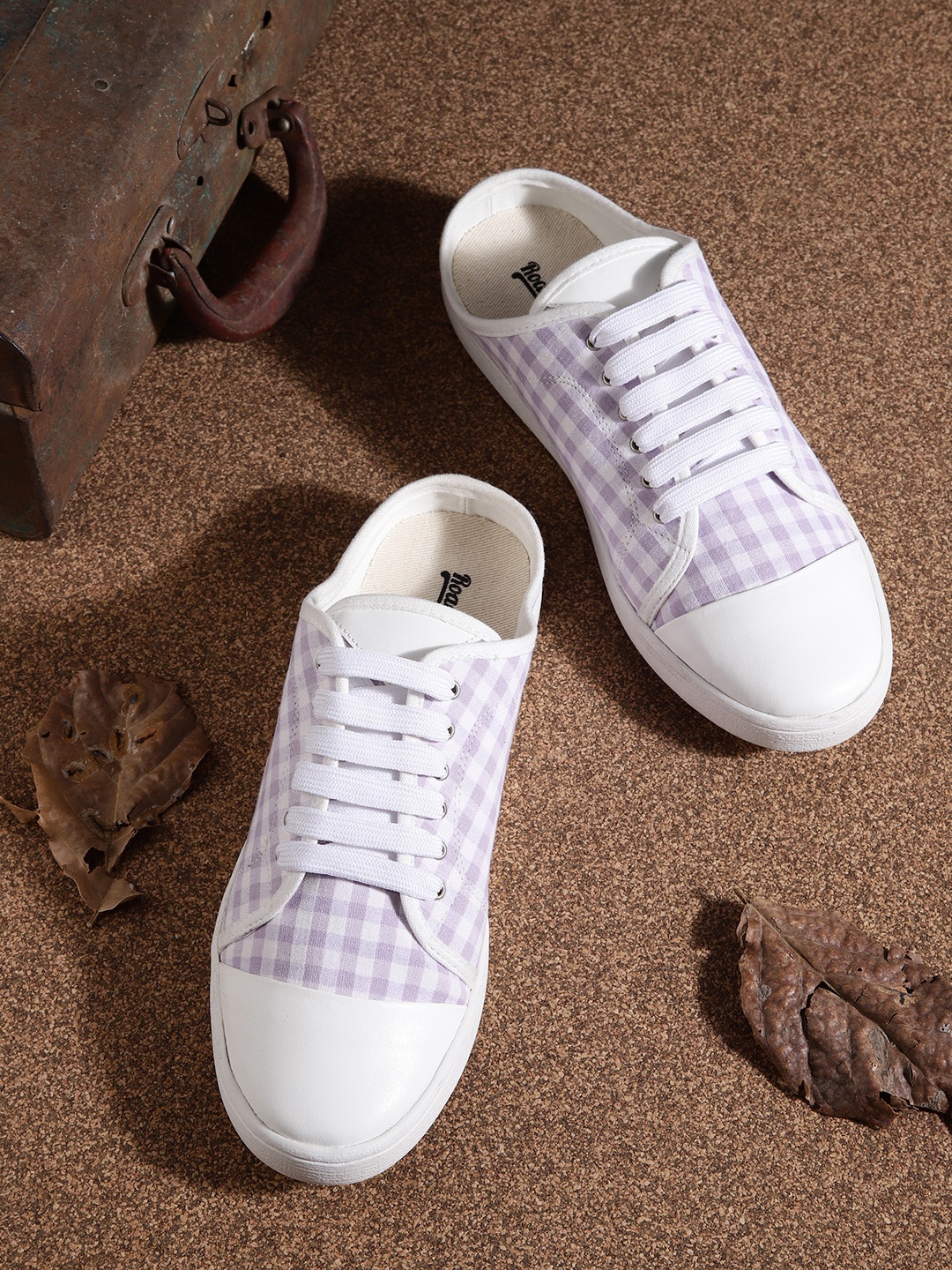 

Roadster Women Lavender & White Checked Mule Sneakers