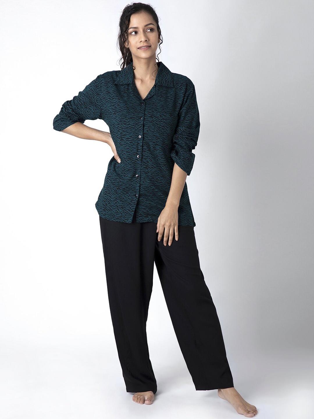 

FabAlley Women Blue & Black Animal Printed Night suit