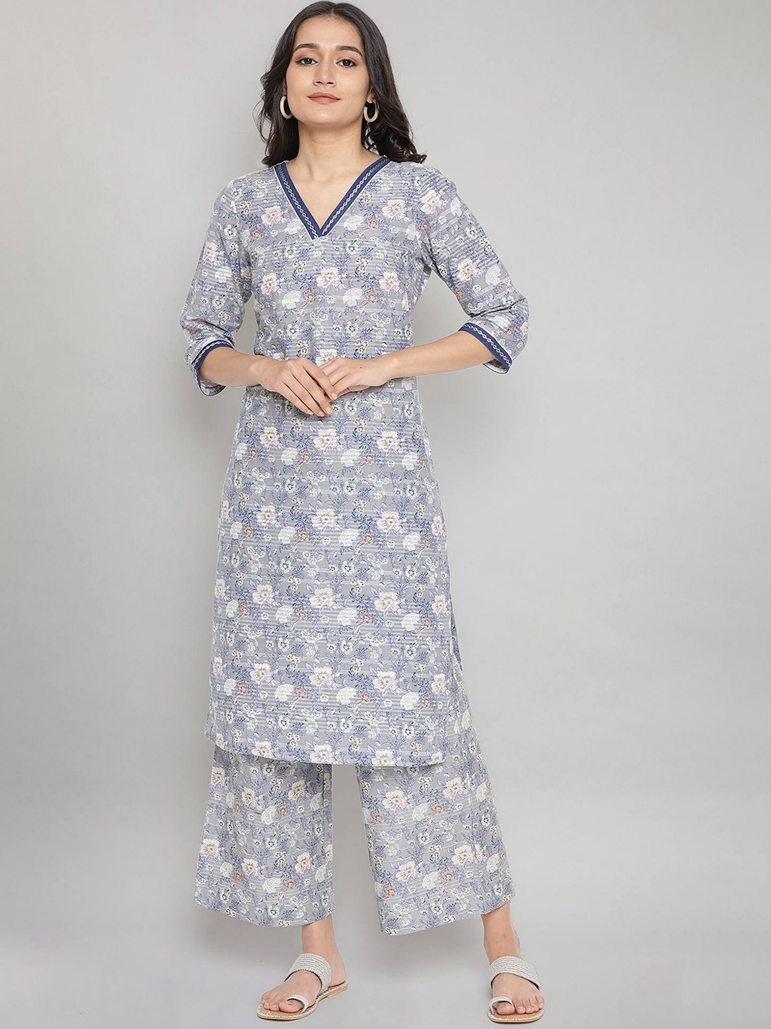 

AURELIA Women Grey Floral Printed Regular Pure Cotton Kurta with Palazzo