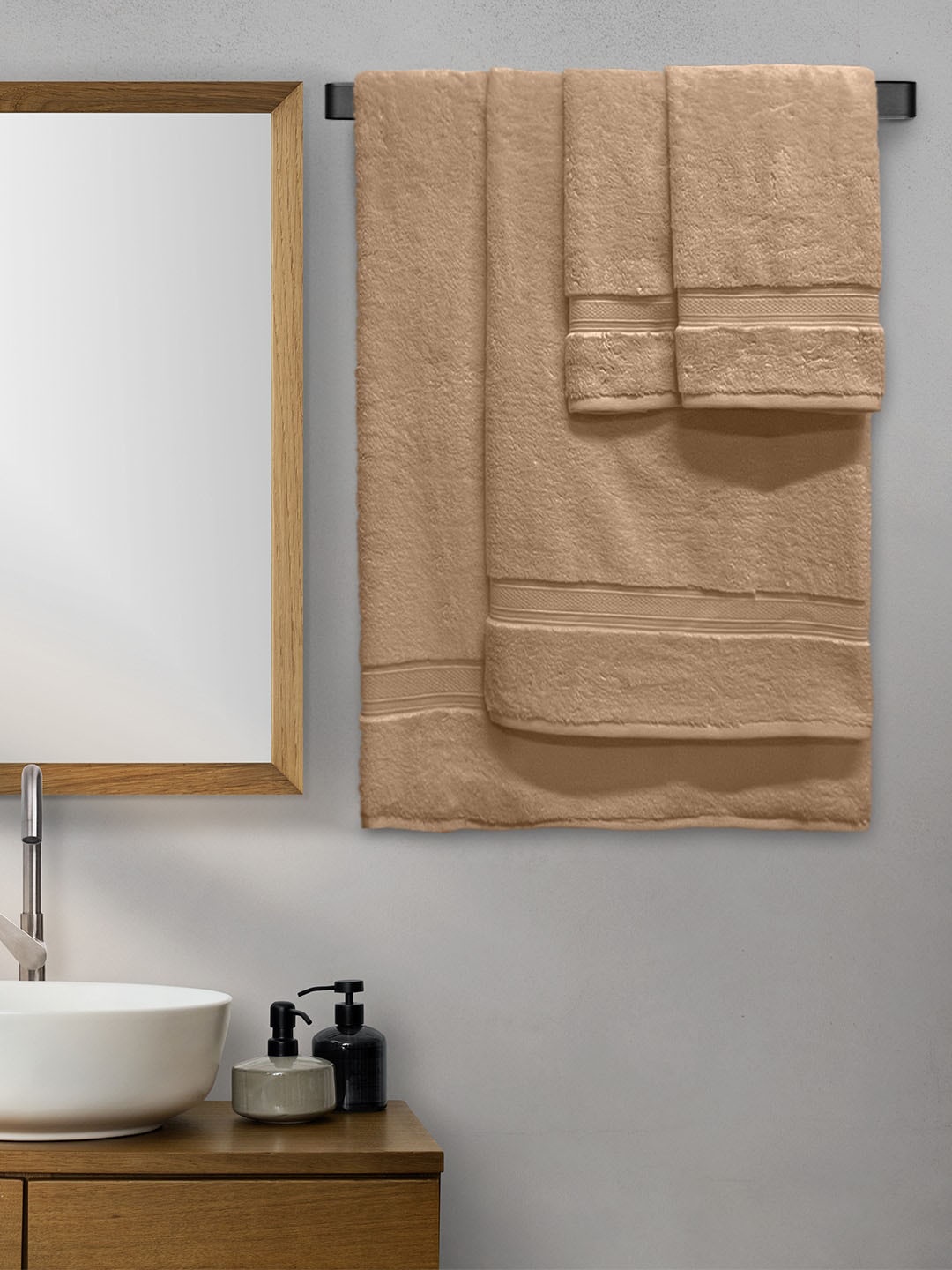 

Aura Set Of 4 Taupe Solid 600 GSM Cotton Towel Set