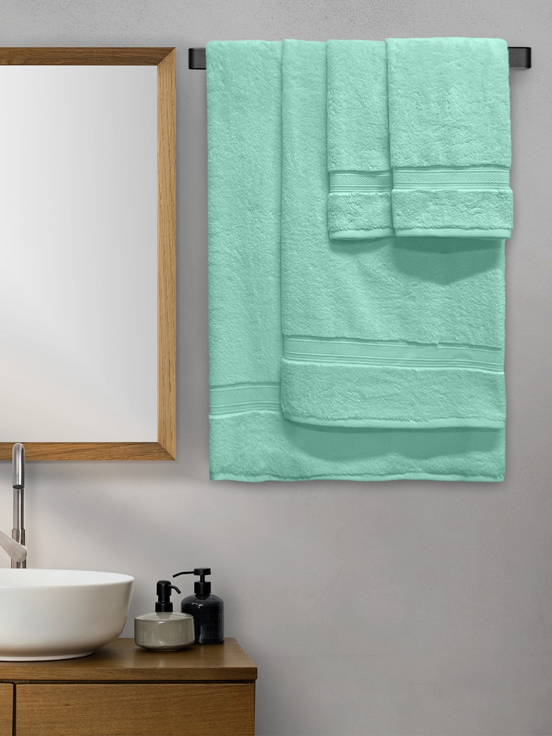 

Aura Set Of 4 Lime-Green Solid 650 GSM Cotton Towels Set