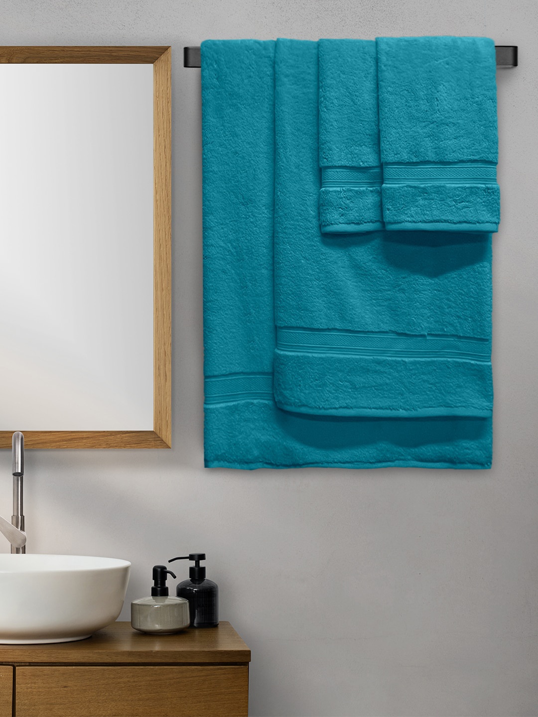 

Aura Set Of 4 Teal Blue Solid 600 GSM Cotton Towel Set