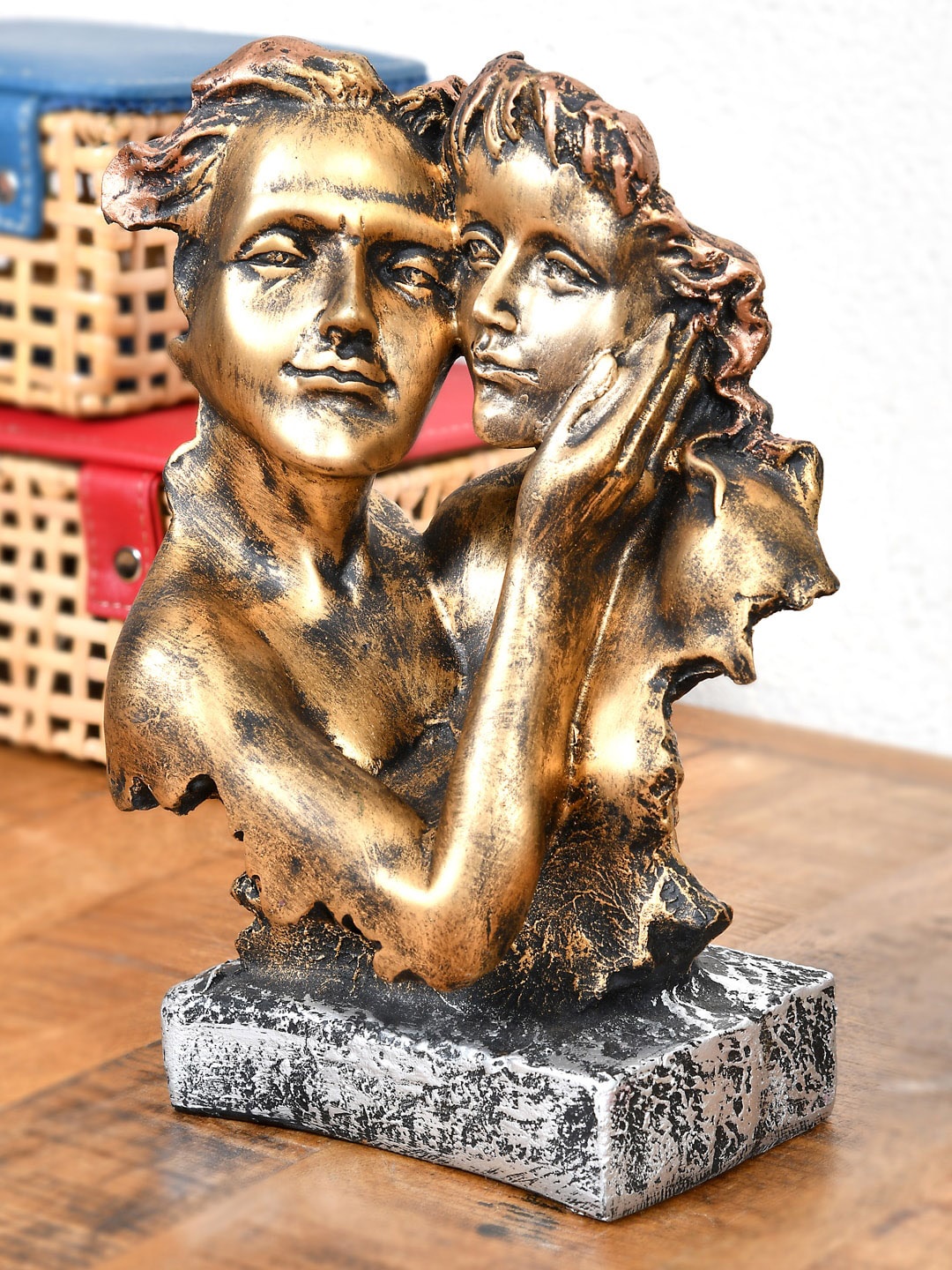 

Clasiko Gold-Toned Couple Faces On Stand Figurine