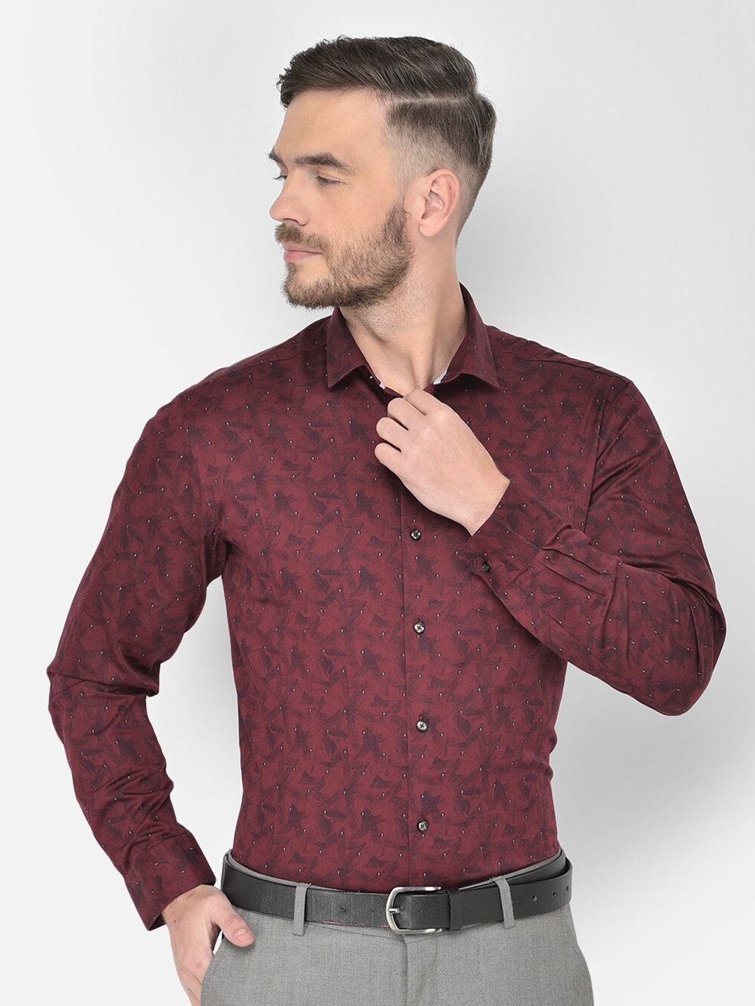 

Canary London Men Maroon Smart Slim Fit Floral Printed Semiformal Shirt