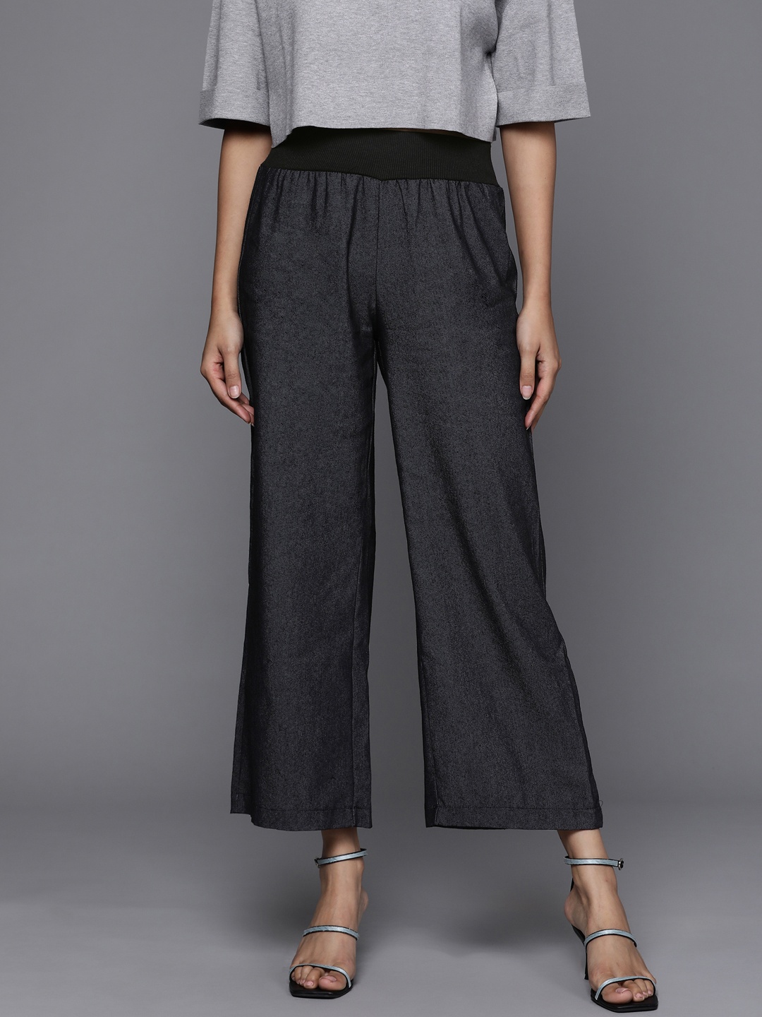 

JC Mode Women Black High-Rise CroppedTrousers
