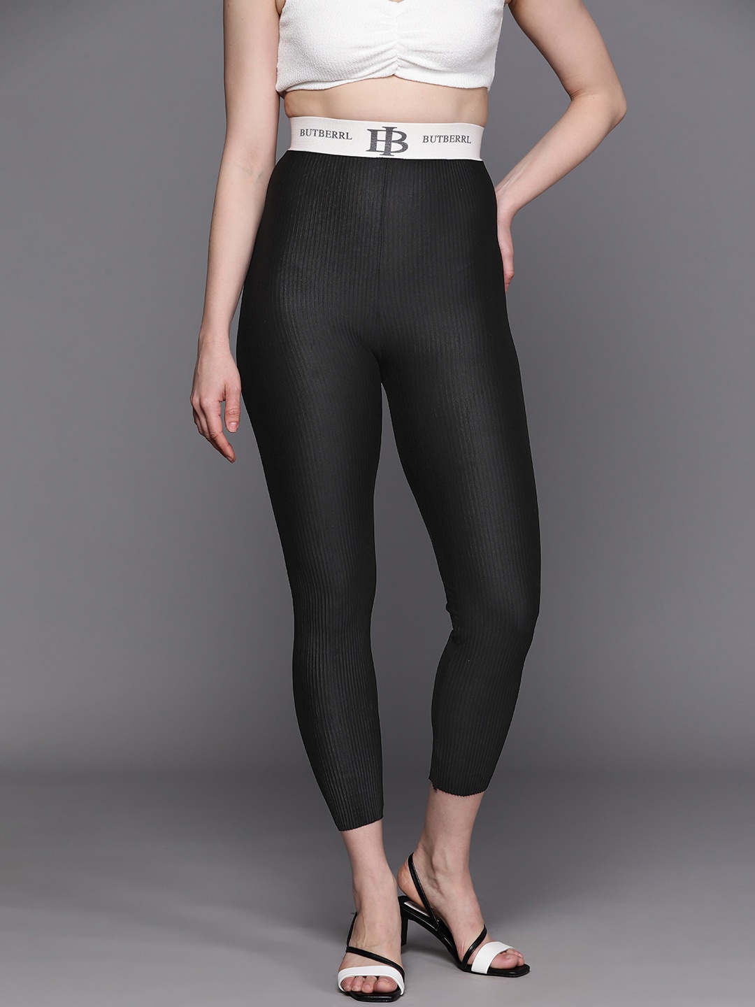 

JC Mode Women Black Solid Pleated Cropped Tights