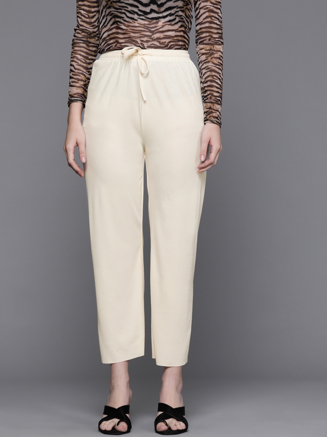 

JC Mode Women Beige Solid High-Rise Cropped Trousers