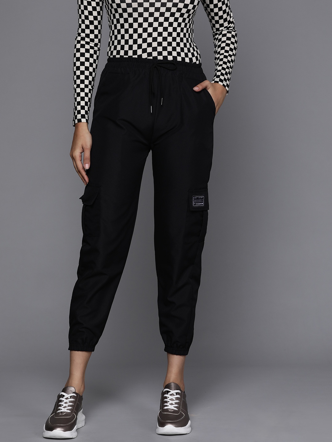 

JC Mode Women Black Solid Cargo Joggers