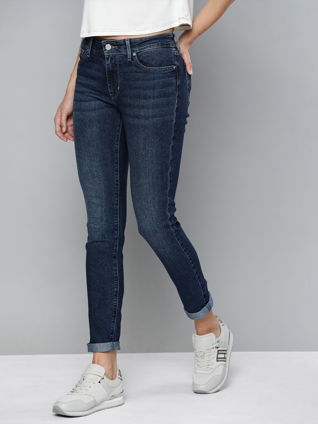 

Levis Women Blue 711 Skinny Fit Light Fade Stretchable Jeans