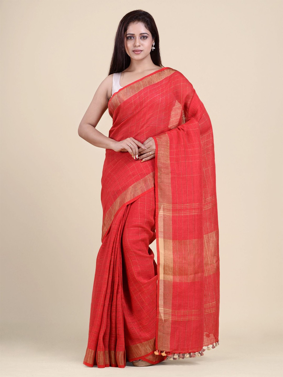 

Charukriti Red & Gold-Toned Checked Pure Linen Saree