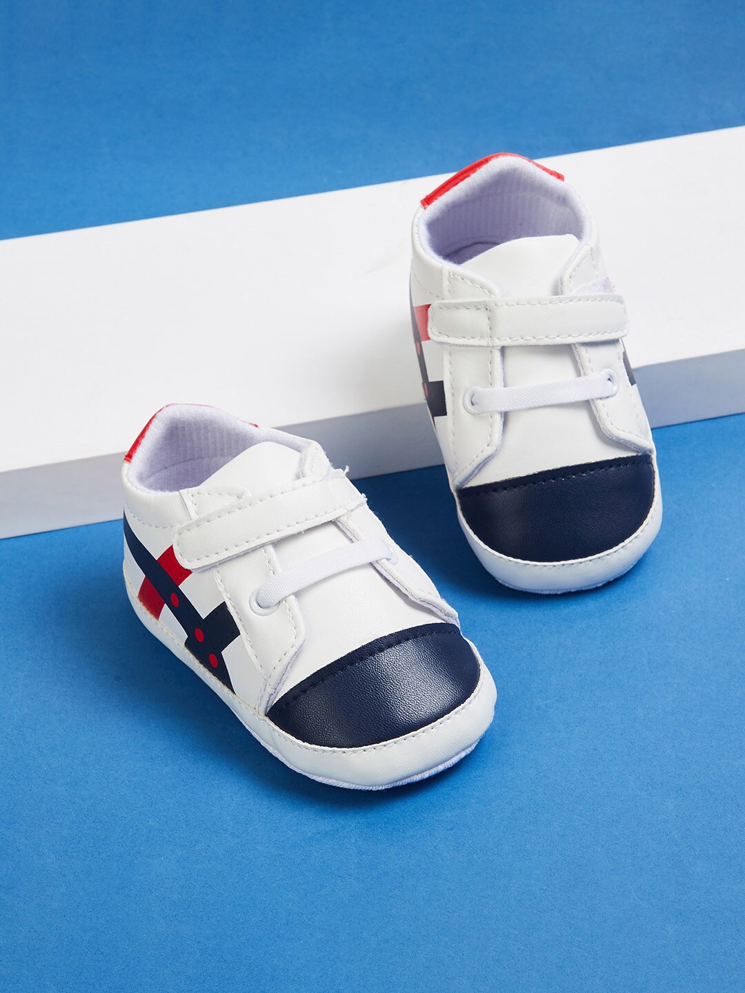 

Fame Forever by Lifestyle Boys White Striped PU Sneakers