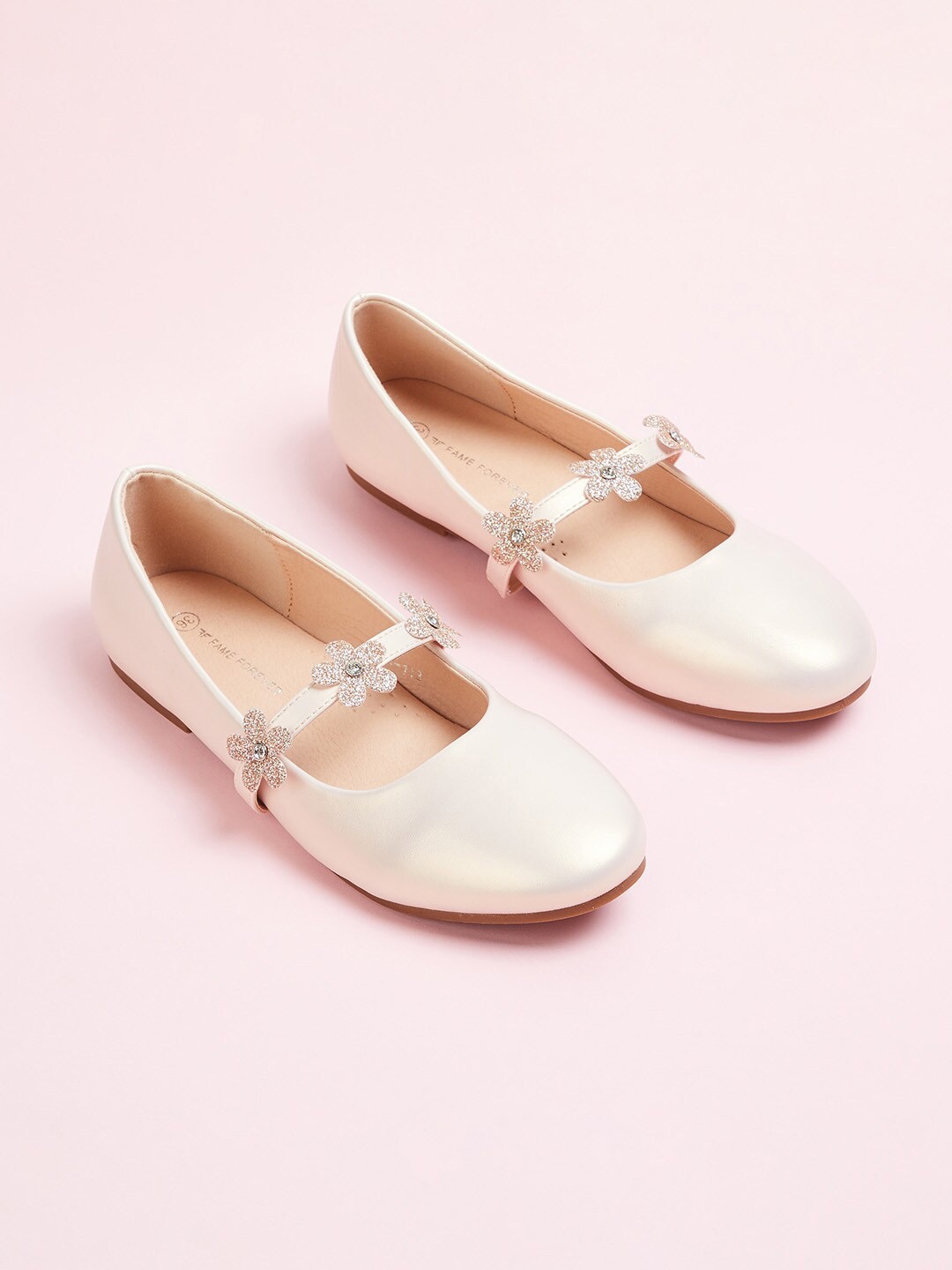 

Fame Forever by Lifestyle Girls Gold-Toned Ballerinas Flats