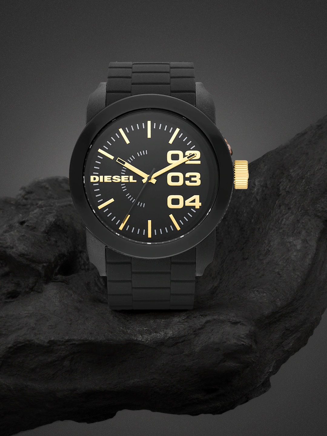 

DIESEL Men Black Dial & Black Straps Analogue Watch