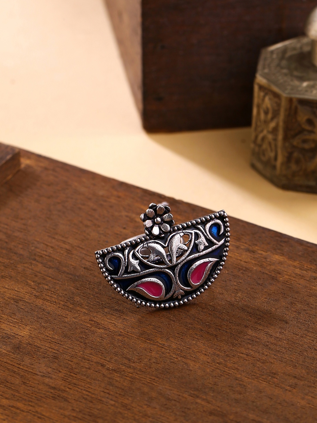

Voylla Arabian Nights Antique Silver-Plated Round Brass Rings