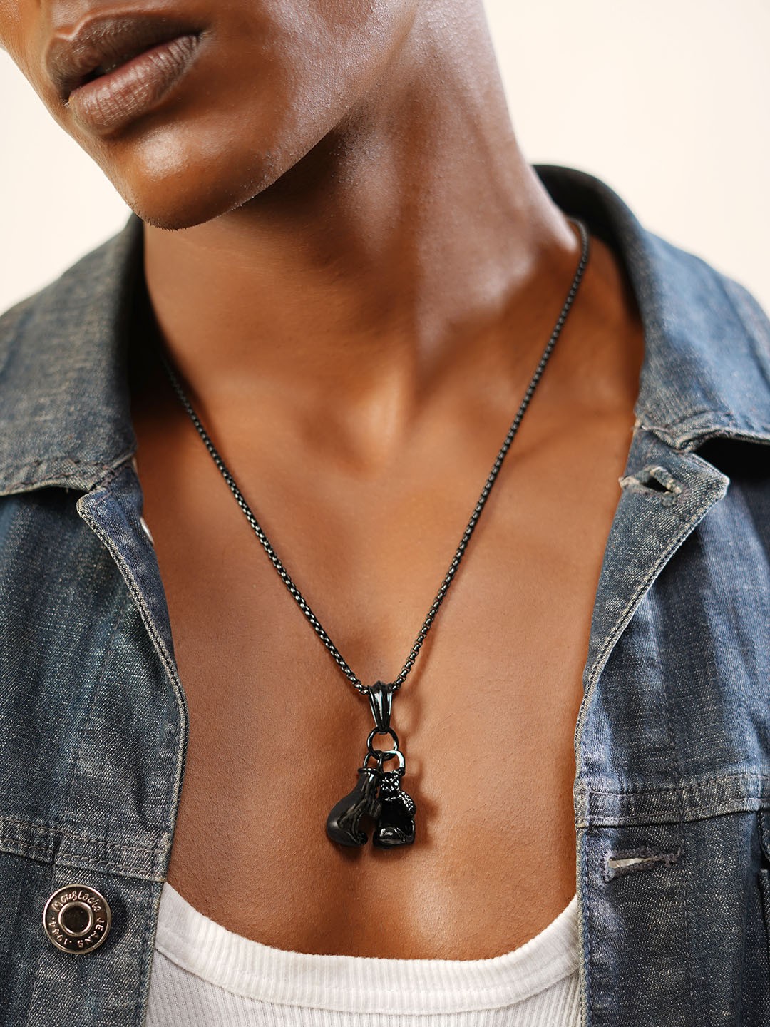 

The Roadster Lifestyle Co Men Black Boxing Gloves Necklace