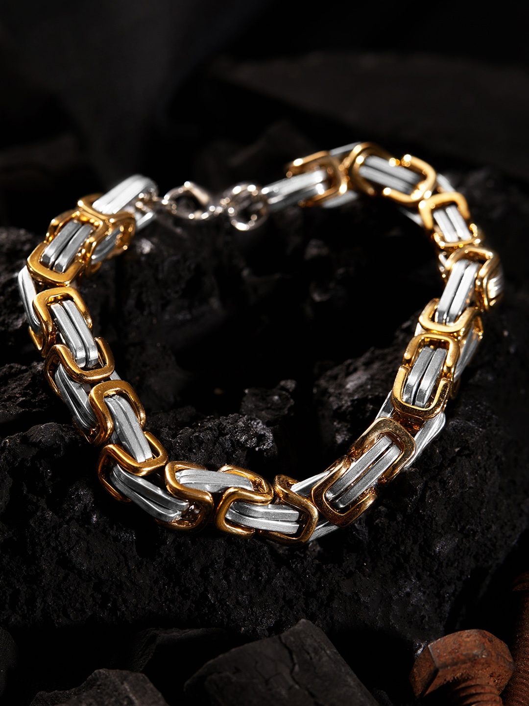 

The Roadster Lifestyle Co Men Silver-Toned & Gold-Toned Handcrafted Silver-Plated Link Bracelet