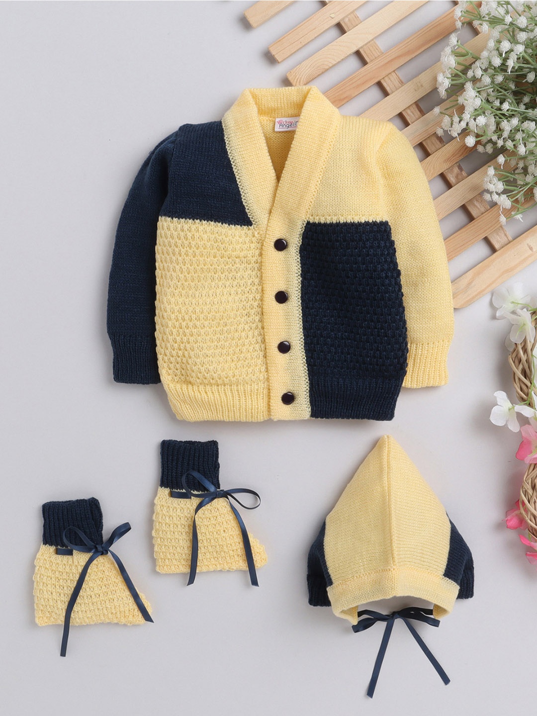 

Little Angels Unisex Kids Yellow & Black Colourblocked Sweater