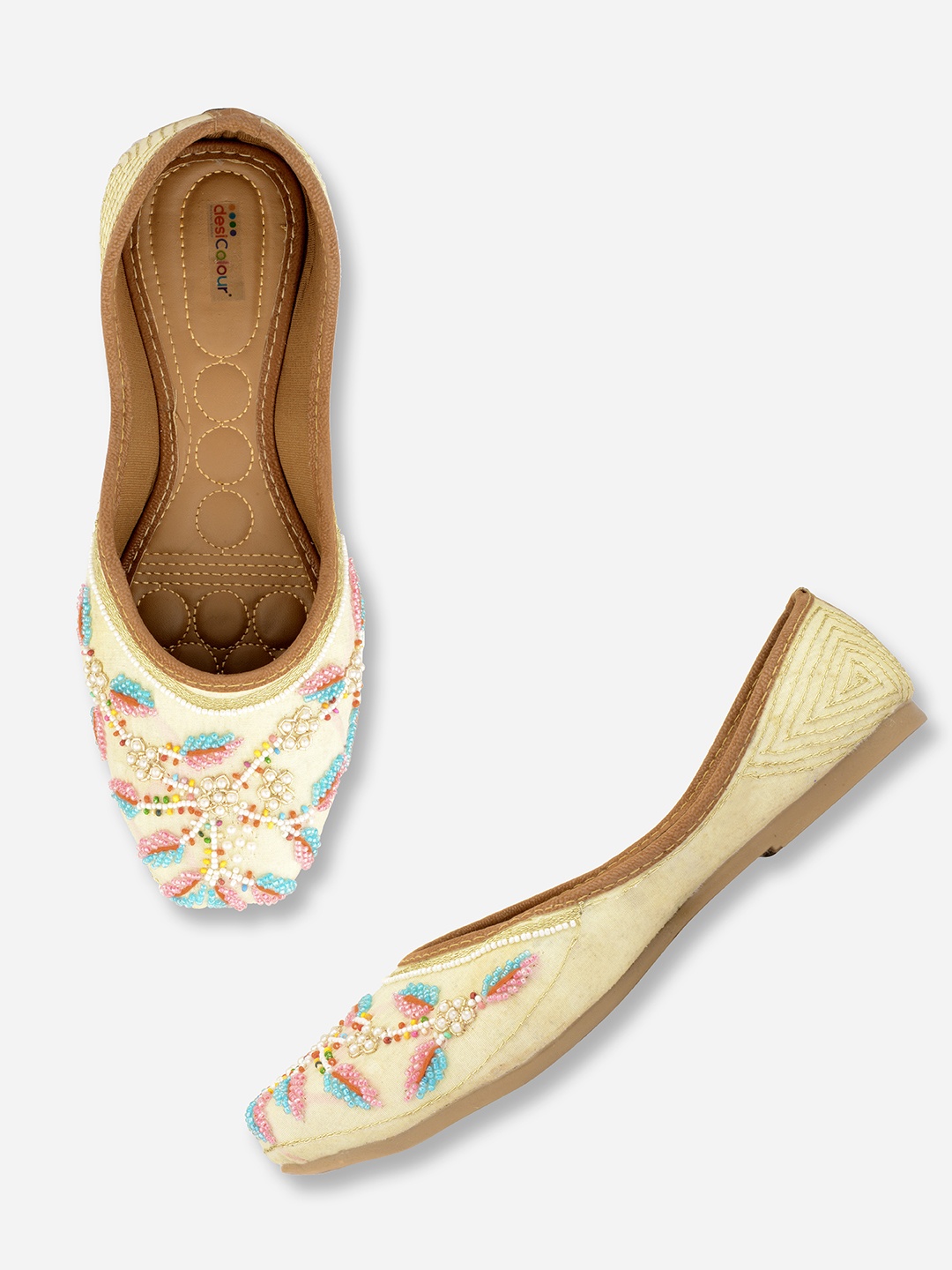 

DESI COLOUR Women Embellished Ethnic Mojaris Flats, White