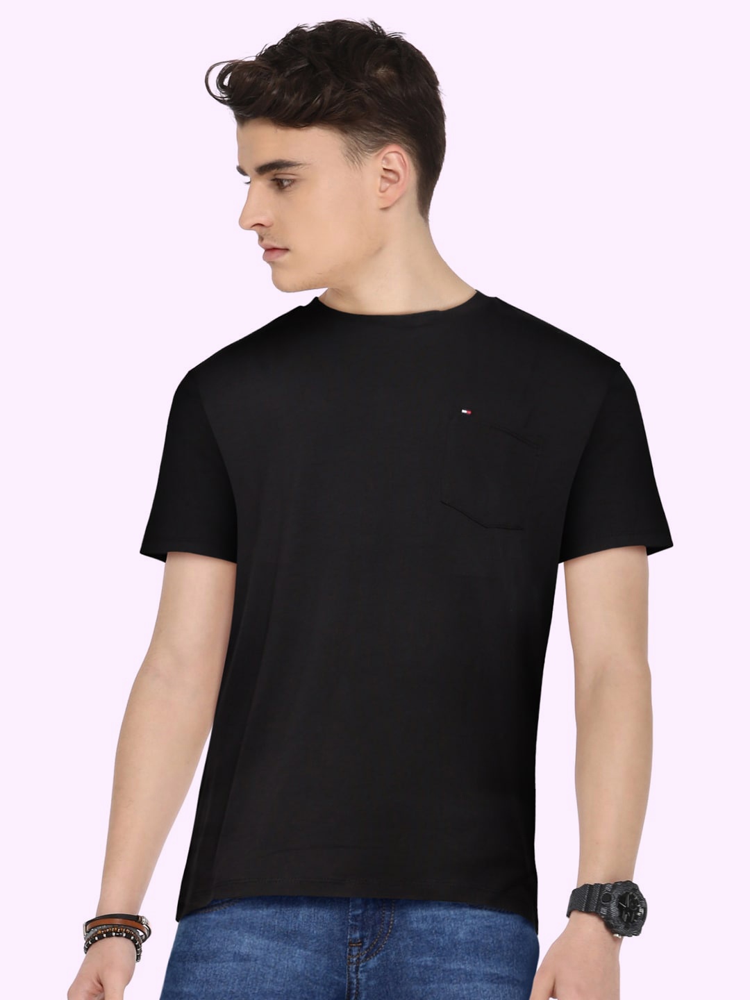 

Tommy Hilfiger Boys Black Solid Round Neck Essential Pocket Detailing Regular Fit T-shirt