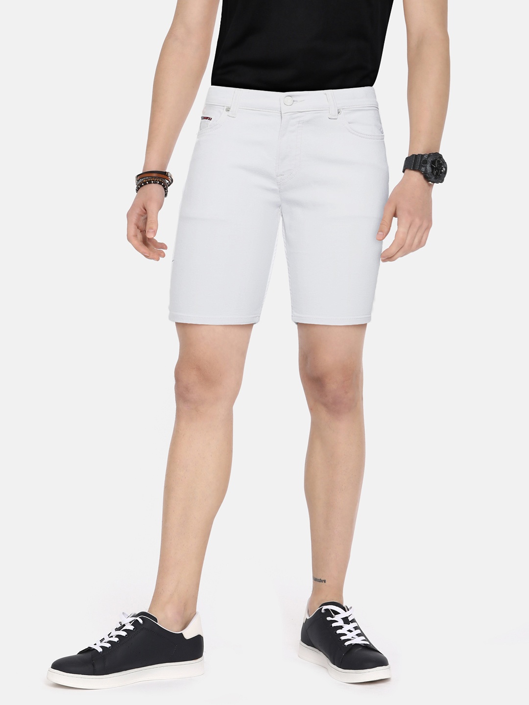 

Tommy Hilfiger Boys Off-White Slim Fit Mid-Rise Denim Shorts with Brand Logo Embroidered