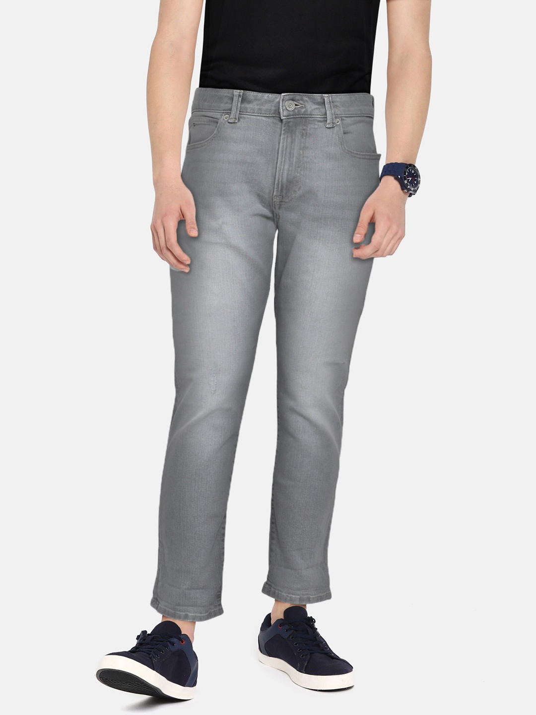 

Tommy Hilfiger Boys Grey Modern Straight Fit Low Distress Heavy Fade Stretchable Jeans