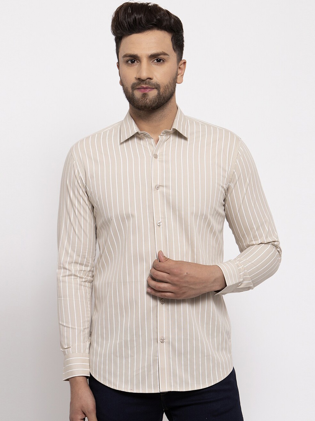 

JAINISH Men Cream-Coloured & White Comfort Vertical Striped Pure Cotton Casual Shirt