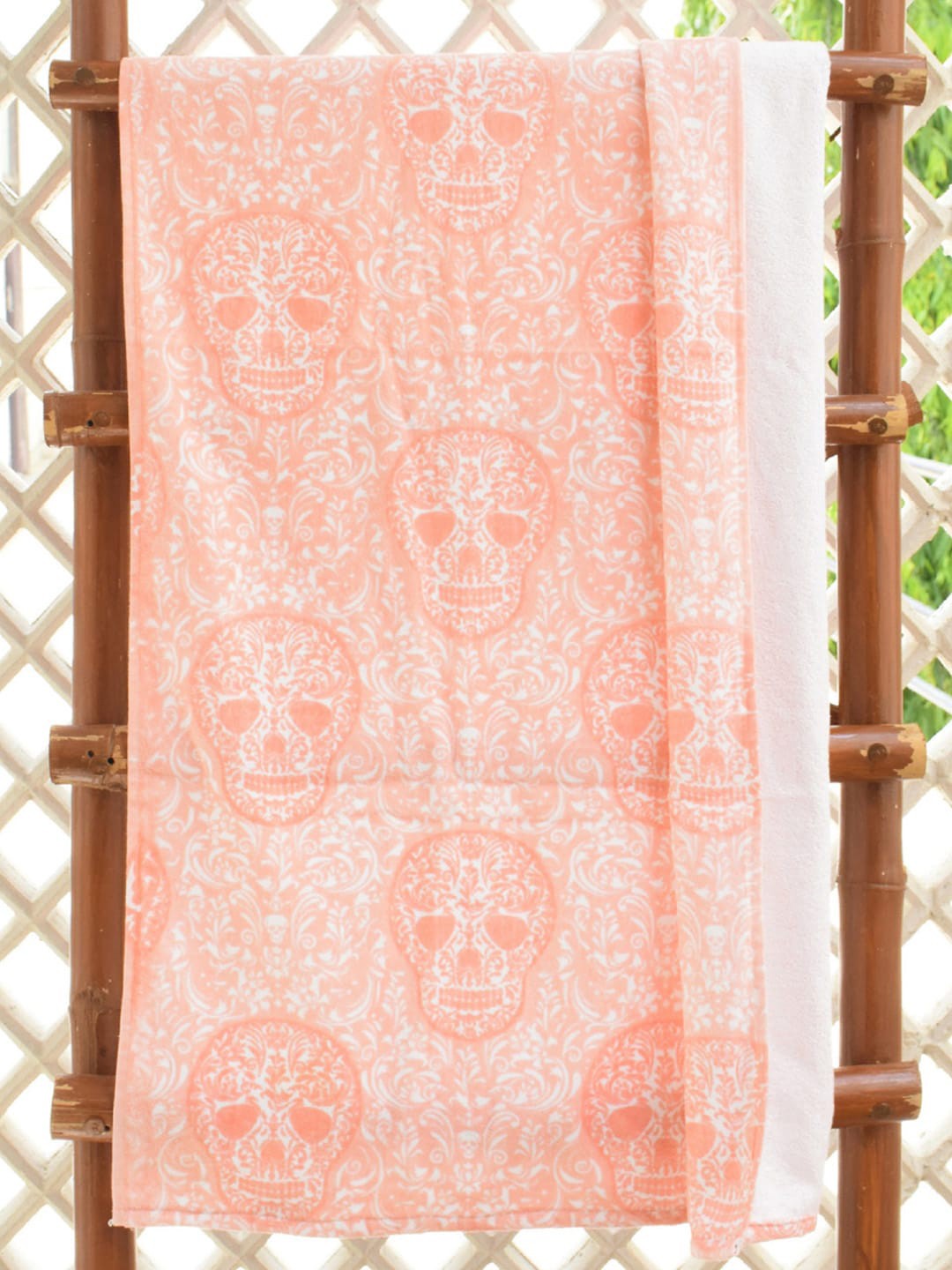 

AVI Living Coral & White Printed 200 GSM Organic Cotton Bath Towel