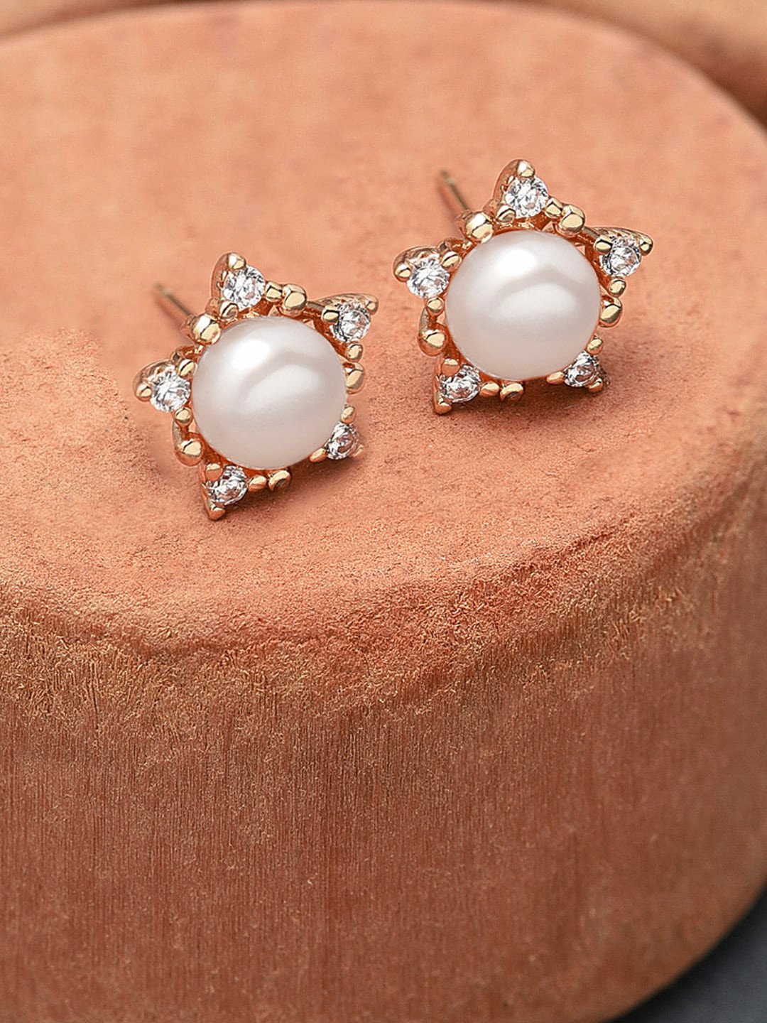 

AMI Rose Gold Star Shaped Pearl & Cubic Zirconia Studs Earring